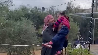 ذهب لحفيدته روح الروح.. استشهاد الشيخ الفلسطيني خالد نبهان|بث مباشر 