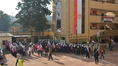 محافظ الجيزة يشهد تنفيذ محاكاة افتراضية لإخلاء مدرسة هشام شتا نتيجة حدوث زلزال أو حريق