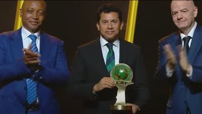 اللجنة الأولمبية تهنئ الرئيس السيسي بفوزه بجائزة الإنجاز المتميز من كاف