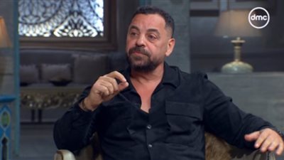 طارق العريان: أحمد زكي كان عصبي جدا.. وقالي أنا بمثل وأنت لسه بتلبس شورت