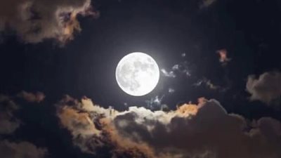 آخر قمر عملاق في 2025.. السماء على موعد مع ظاهرة القمر البارد