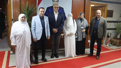 محافظ القليوبية يستقبل خمسة من أُسر شهداء القوات المُسلحة قُبيل سفرهم لأداء العمرة
