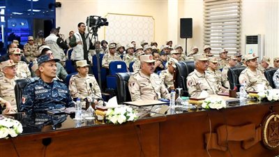 تنفذه المنطقة الجنوبية العسكرية.. وزير الدفاع يشهد المرحلة الرئيسية لمشروع مراكز القيادة التعبوي 