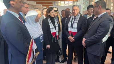 وزير الإسكان يستعرض جهود الدولة في تنفيذ المشروعات القومية خلال مشاركته بمؤتمر بالجزائر