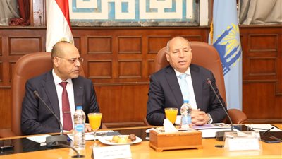 محافظ القاهرة ووزير العمل يناقشان ملف العمالة غير المنتظمة 