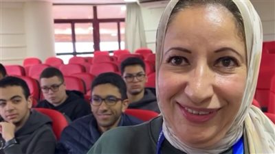 معلمة الفيزياء صاحبة فيديو عيد الميلاد: مكنتش متخيلة أن الطلاب تكون فاكرة عيد ميلادي وتحتفل بيه |بث مباشر 