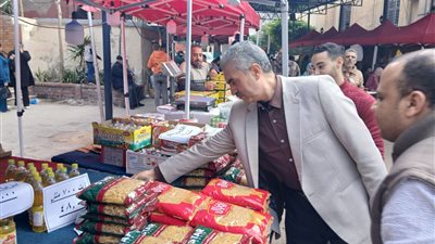 وكيل تموين الإسكندرية يتفقد سوق اليوم الواحد بالمندرة.. ويفاجئ المخابز البلدية بالتفتيش