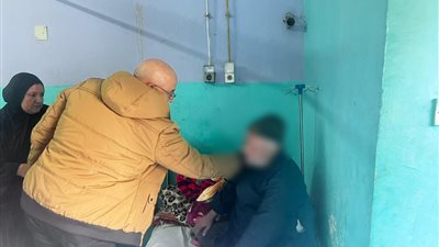 بعد نقلهم للعام.. وكيل صحة قنا يطمئن على مصابي حريق مستشفى الصدر