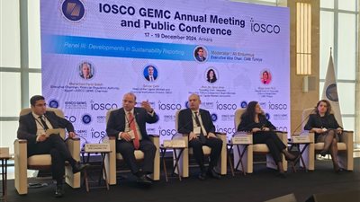 رئيس الرقابة المالية يناقش تطورات إعداد تقارير الاستدامة ضمن فعاليات اجتماعات الأيوسكو بتركيا