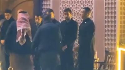 بحضور نجوم الرياضة.. بدء عزاء والدة عصام الحضري بمسجد الشرطة بالشيخ زايد | بث مباشر