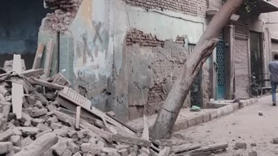 انهيار جزئي لمنزل من 3 طوابق في المنيا