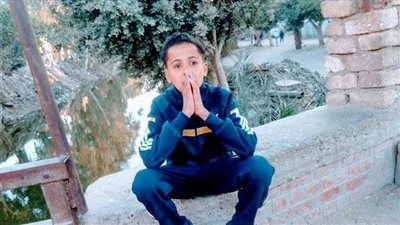 يقتل القتيل ويمشي بالجنازة.. مفاجأة بقضية الطالب المذبوح بالمنيا: القاتل وأبوه كانوا شايلين النعش