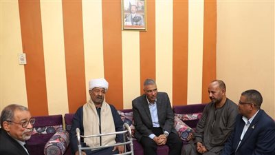 محافظ أسوان يلتقي أهالي العبابدة للوقوف على المطالب والمشاكل الجماهيرية لحلها