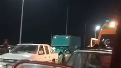 تصادم سيارة ربع نقل وميكروباص أعلى كوبري الواسطى بأسيوط