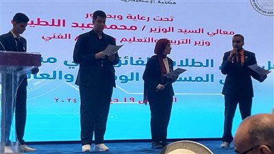 وزير التعليم يكرم طالبة بسوهاج لإنجازاتها خلال معرض ISEF