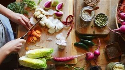 أبرزها الخضراوات.. أطعمة صحية تساعد على الحد من الجوع