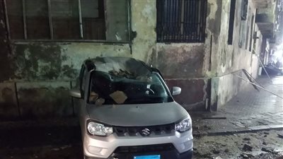 انهيار شرفة عقار بمنطقة كليوباترا بالإسكندرية.. وتحطم سيارة في أول أيام الفيضة الصغرى