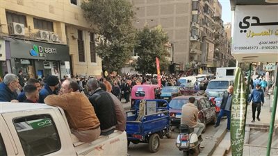 لحظة تشييع جثمان مسن توفي في محطة مترو نادي الشمس| فيديو