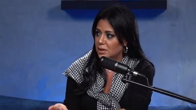 رانيا يوسف: فترة الخطوبة لازم تكون 3 سنين على الأقل.. وبحسد ستات الغرب على رجالتهم