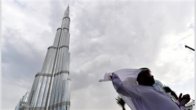 حالة الطقس في الإمارات.. سحب وأمطار خفيفة في المناطق الشمالية