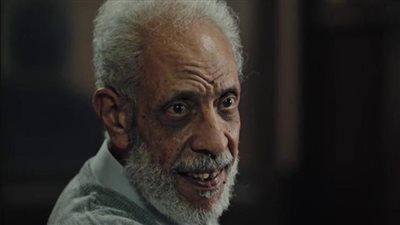 نجل نبيل الحلفاوي خلال تكريم اسم والده بجائزة إنجاز العمر: اللي زيه استثنائي| بث مباشر