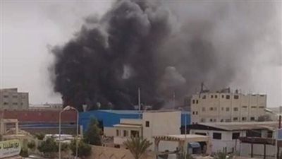 8 سيارات للإطفاء.. اندلاع حريق هائل في مصنعين داخل المنطقة الصناعية بمدينة دمياط الجديدة