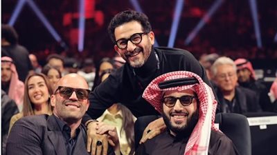 أحمد حلمي وJason Statham يتصدران تريند السوشيال ميديا بعد حضورهما مباراة ملاكمة في الرياض