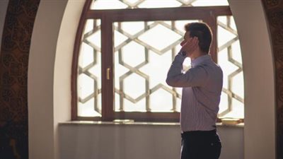 ما حكم استغلال الصلاة في تعطيل مصالح الناس؟.. المفتي يوضح الحكم الشرعي