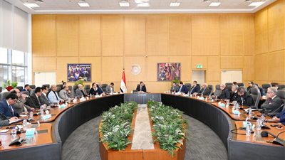 وزير الإسكان يعقد اجتماعا مع المطورين العقاريين لمناقشة تحديات السوق وبحث فرص التعاون المشترك