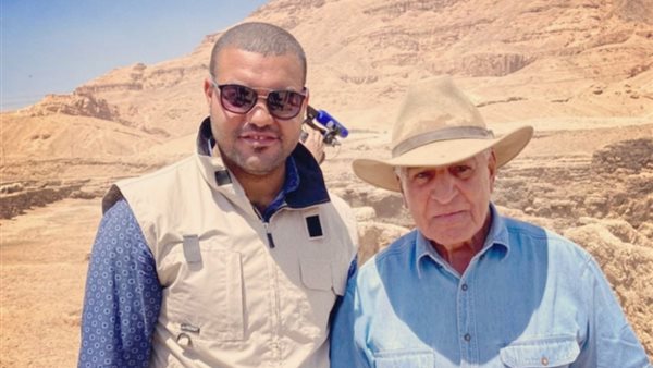 زاهي حواس وعلي أبودشيش