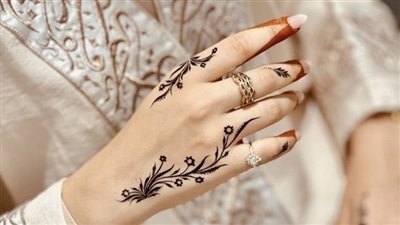 صور رسومات حنة سهلة للمبتدئين.. تشكيلة رقيقة للعروسة وصديقاتها