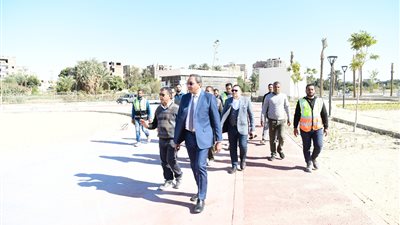 بنسبة تنفيذ 73%.. محافظ قنا يتفقد أعمال تطوير كورنيش النيل