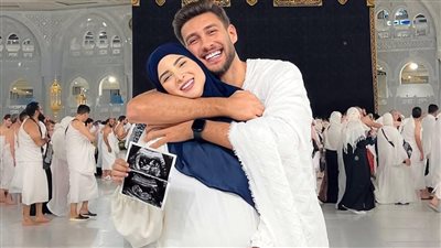 صورة سونار أمام الكعبة.. هجوم على البلوجر جهاد ورمزي بعد إعلان جنس مولودهما من الأرض المقدسة