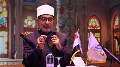 حكم استعمال غسول الفم ومعجون الأسنان في الصيام.. المفتي يوضح | فيديو