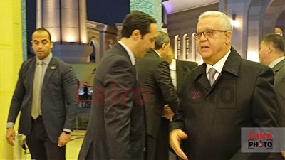 بدء عزاء والدة المستشار أحمد مناع بمسجد المشير طنطاوي.. ورئيس مجلس النواب أبرز الحضور | فيديو