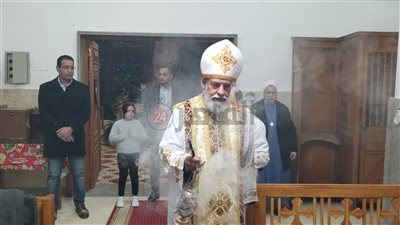 بدء قداس الكريسماس بالكنيسة القبطية الكاثوليكية في الغردقة| صور