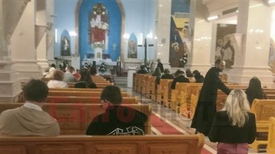 محافظ جنوب سيناء يشارك الأقباط الكاثوليك احتفالاتهم في قداس عيد الميلاد بكنيسة سيدة السلام بشرم الشيخ| بث مباشر