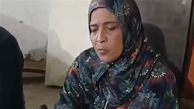 سيدة بالسويس تستغيث بعد تصدع منزلها خلال تنفيذ قرار إزالة: أولادي من ذوي الهمم ونايمين في الشارع| بث مباشر