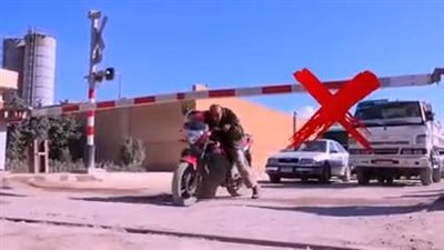 النقل تناشد المواطنين بتوخي الحذر عند عبور مزلقانات السكة الحديد