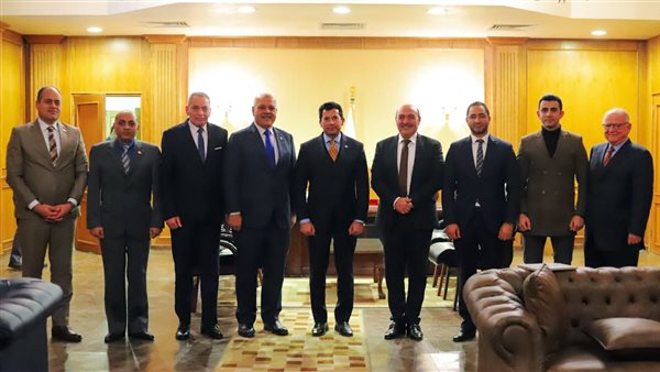 وزير الرياضة واتحاد