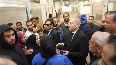 محافظ القاهرة: تسليم المحلات المخصصة للباعة الجائلين لنقلهم لسوق العاشر الحضاري 