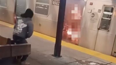 شهدها حتى الموت.. رجل ينهي حياة امرأة بإشعال النار بها في مترو الأنفاق بأمريكا