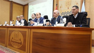 محافظ كفر الشيخ يناقش موقف تنفيذ مشروعات الخطة الاستثمارية للعام المالي 2024-2025