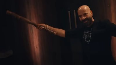 الدشاش.. محمد سعد يظهر في أغنية فيلمه الجديد بـ مطواة وشومة ونسرين أمين راقصة