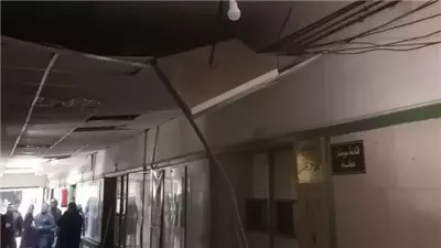 للمرة الثانية.. سقوط جزء كبير من سقف غرفة في مستشفى سوهاج الجامعي القديم 