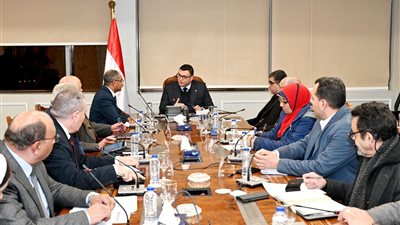 وزير الإسكان يوجه بوضع خطة للارتقاء بكفاءة محطات المياه والصرف ببورسعيد