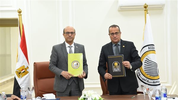 جانب من توقيع البروتوكول