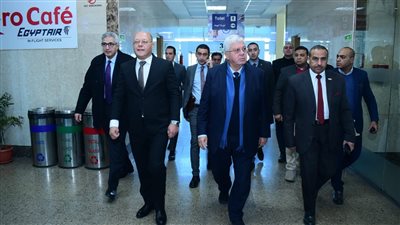 لافتتاح الإنشاءات الجديدة.. رئيس جامعة سوهاج يستقبل وزير التعليم العالي وأعضاء المجلس الأعلى للجامعات 