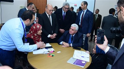 وزير التعليم العالي ورئيس جامعة سوهاج يتفقدان مركز خدمة ذوي الإعاقة | صور