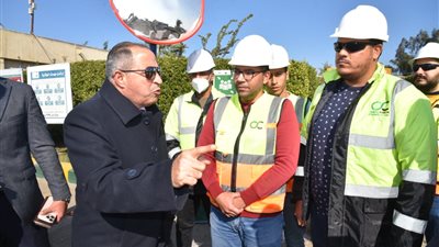 بعد أزمة حي الزهور.. محافظ بورسعيد: جهود كبيرة لمواجهة مشكلات الصرف بالأحياء الأكثر سكانا 